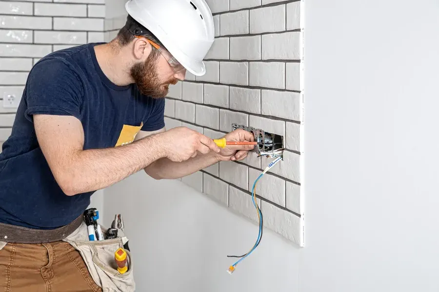 How Handymen Can Improve Electrical Efficiency In Homes in House Springs, MO